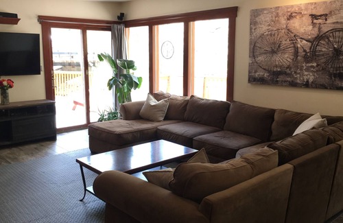 Boulder House | Creek side Home less than 10 minutes from Boulder