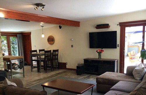 Boulder House | Creek side Home less than 10 minutes from Boulder