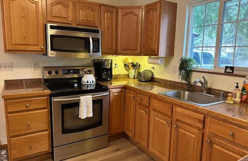 Mount Hood Village Cottage | 🏔 🌲 Creek Side Mt. Hood Adventure Cottage 🌲 🏔