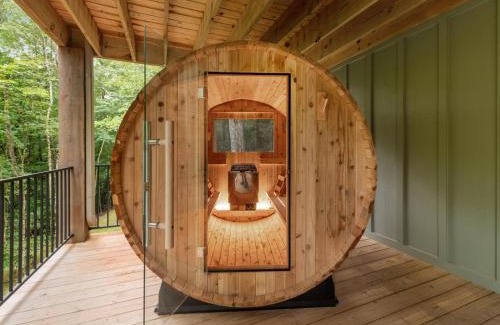 Foxfire Estates House | Creek Songs - Hot Tub, Sauna, Game Room, Three Decks, Fire Pit by the Creek - Blue Ridge, GA