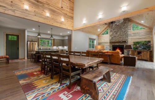 Foxfire Estates House | Creek Songs - Hot Tub, Sauna, Game Room, Three Decks, Fire Pit by the Creek - Blue Ridge, GA