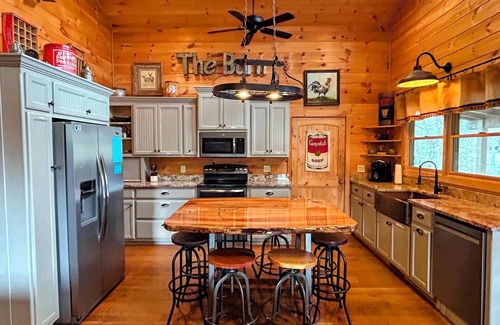 Bryson City House | Creekfront Retreat Hot Tub Pool Table Near Town/National Park Rejuvenate