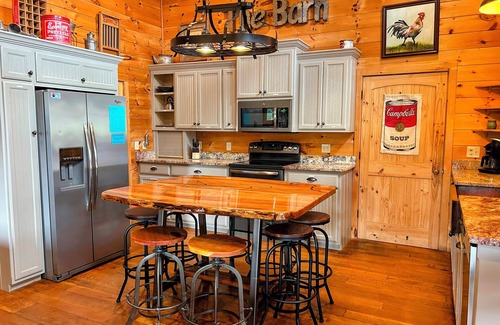 Bryson City House | Creekfront Retreat Hot Tub Pool Table Near Town/National Park Rejuvenate