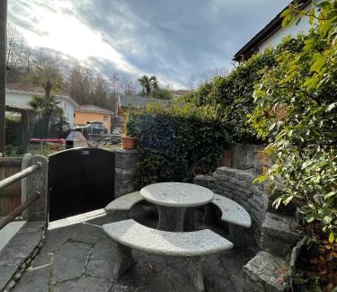 Losone Apartment | Creek’s cave studio - The paradise for climbers