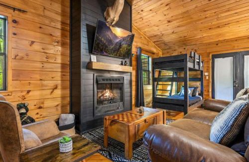 Rocky Grove House | Creekside - 7 Min to Park 20 Min to Gatlinburg