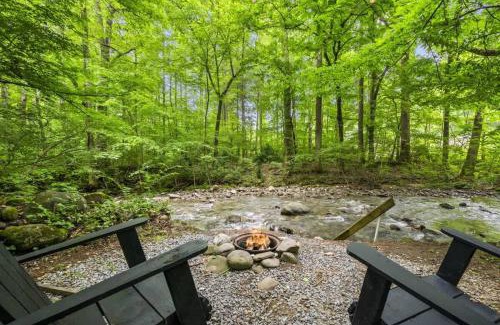 Rocky Grove House | Creekside - 7 Min to Park 20 Min to Gatlinburg
