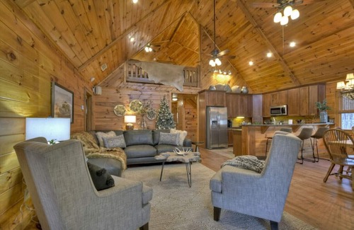 Morganton Cabin | Creekside · Blue Ridge -5 acres of privacy on creek- Sleeps 12