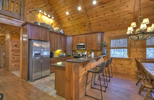Morganton Cabin | Creekside · Blue Ridge -5 acres of privacy on creek- Sleeps 12