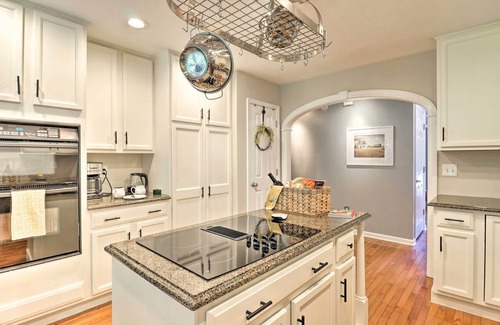 Brevard House | Creekside Brevard Home < 1 Mi to Downtown!