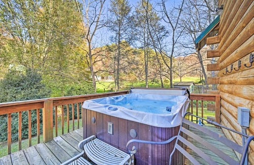Bryson City House | Creekside Bryson City Cabin with Private Hot Tub