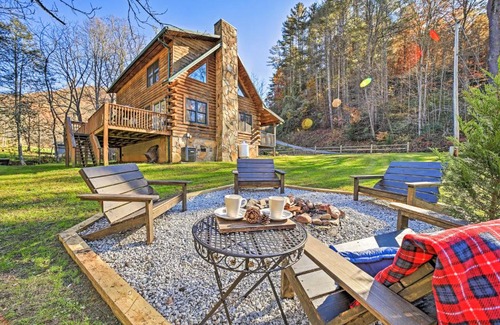 Bryson City House | Creekside Bryson City Cabin with Private Hot Tub