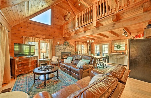 Bryson City House | Creekside Bryson City Cabin with Private Hot Tub