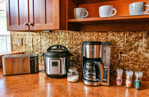 Shingletown Cabin | Creekside Cabin. 9mi to Lassen. EV Charging, Pet Friendly!