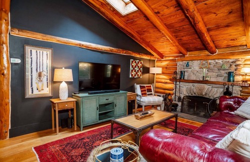 Phoenicia House | Creekside Cabin: Cozy Getaway w/ Firepit
