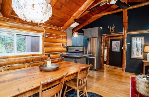 Phoenicia House | Creekside Cabin: Cozy Getaway w/ Firepit