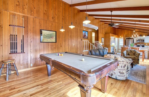 Maggie Valley House | Creekside Cabin in Maggie Valley Country Club with Club Pool access -2 King beds