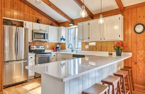 Maggie Valley House | Creekside Cabin in Maggie Valley Country Club with Club Pool access -2 King beds
