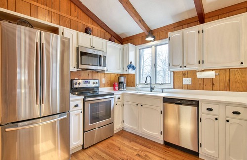 Maggie Valley House | Creekside Cabin in Maggie Valley Country Club with Club Pool access -2 King beds