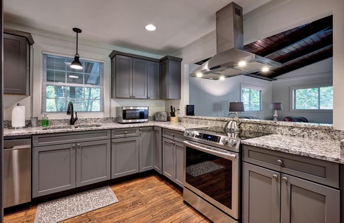 Cullowhee House | Creekside Cabin is 1m to Lake Glenville, 6m to Cashiers, 16m to Highlands