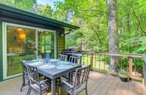 Walnut Mountain House | Creekside Cabin Rental about 8 Mi to Downtown Ellijay!