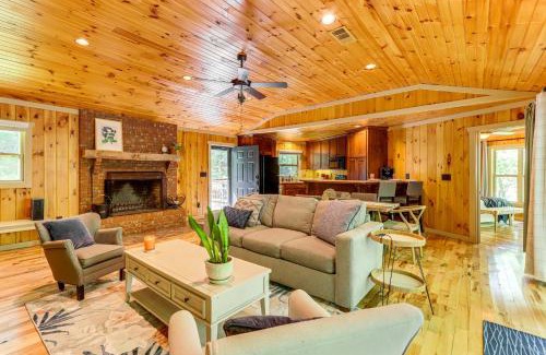Walnut Mountain House | Creekside Cabin Rental about 8 Mi to Downtown Ellijay!