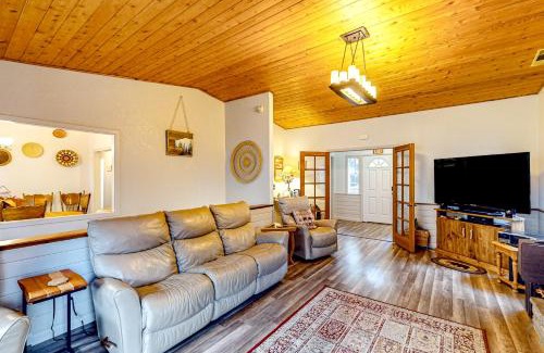 Crestline House | Creekside Cabin