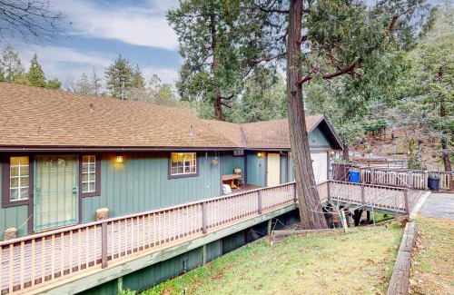 Crestline House | Creekside Cabin