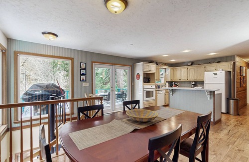 Rhododendron House | Creekside cabin with water view, deck, jetted tub & game room - near Mt. Hood