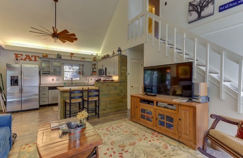 Walnut Mountain Cabin | Creekside cabin with private hot tub, shared pool & tennis
