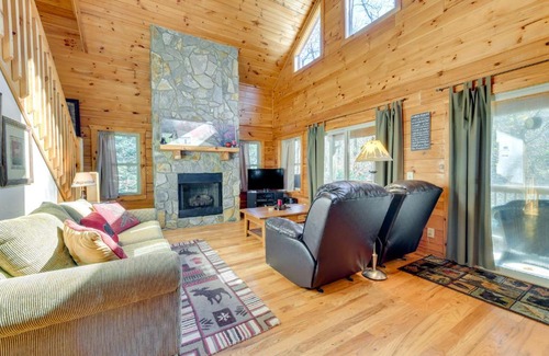 Waynesville House | Creekside Cabin with Fire Pit and Grill on Hemphill