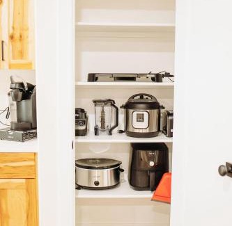 McCammon House | Creekside Cabins- Birch stylish stay w views