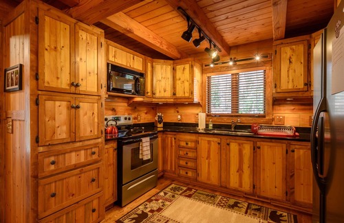 Banner Elk Cabin | Creekside Comfort NC - Creekside cabin minutes from amazing hiking and skiing.