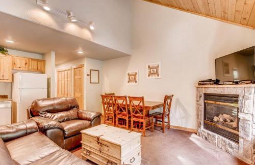 Fall River Estates Apartment | Creekside Condos E by Estes Park Condos