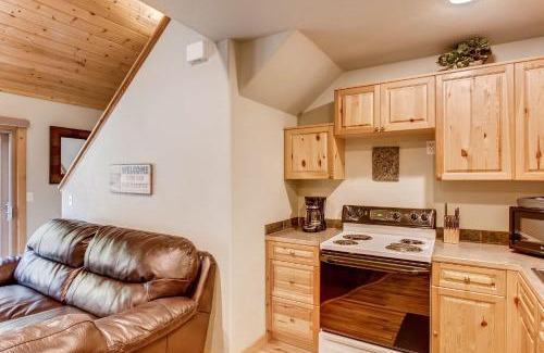 Fall River Estates Apartment | Creekside Condos E by Estes Park Condos