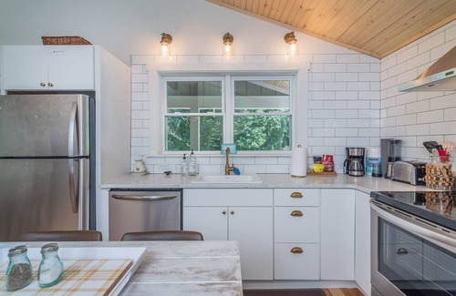 Black Mountain House | Creekside Cottage near Lake Tomahawk