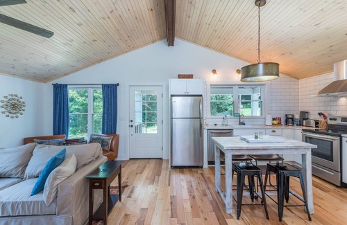 Black Mountain House | Creekside Cottage near Lake Tomahawk