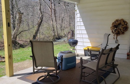 Stanton House | Creekside cottage home near Red River Gorge and Natural Bridge State Park