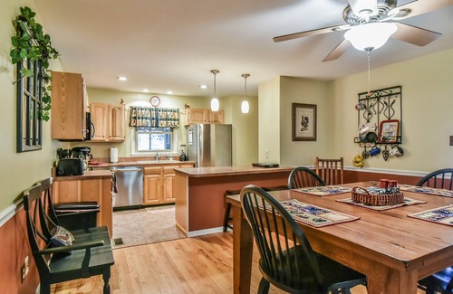 Black Mountain Cottage | Creekside Cottage Star 5 Vacations
