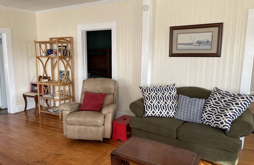 Gloucester Cottage | Creekside Cottage