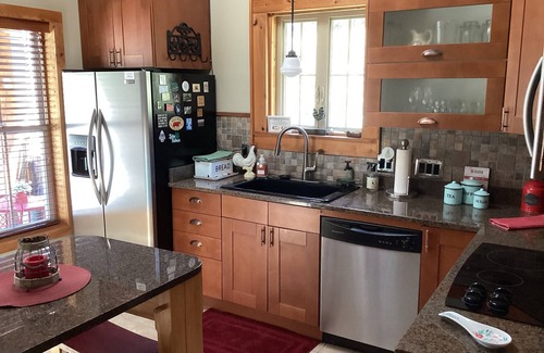 Franklin Cottage | Creekside CottagenQuaint English cottage on 11 acres w/pond & 2 creeks