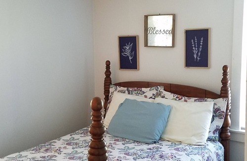 Cookeville Other | Creekside Farm House, 4 Brms, 2 Ba, screened porch, 3.5 miles to Cummins Falls