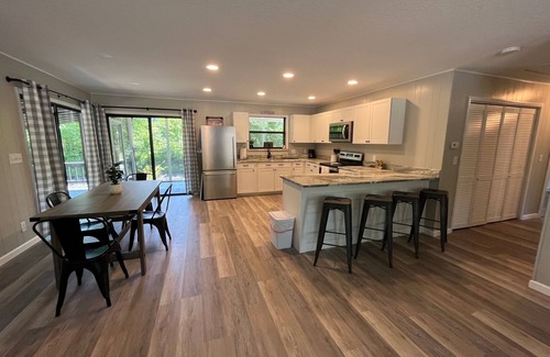 Bryson City House | Creekside Firefly Cottage