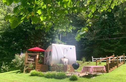 Ellijay House | Creekside Glamping Escape!