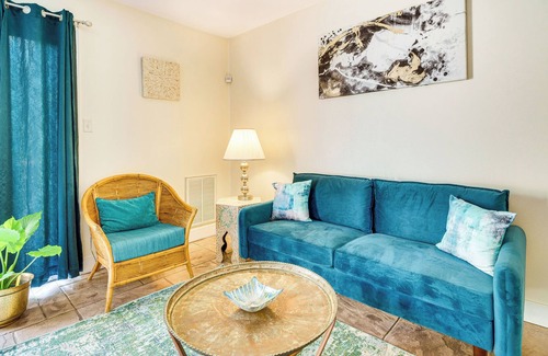 Hickory House | Creekside Hickory Townhome w/ Balcony & Water View