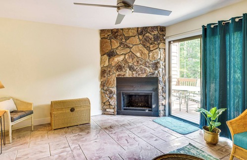 Hickory House | Creekside Hickory Townhome w/ Balcony & Water View