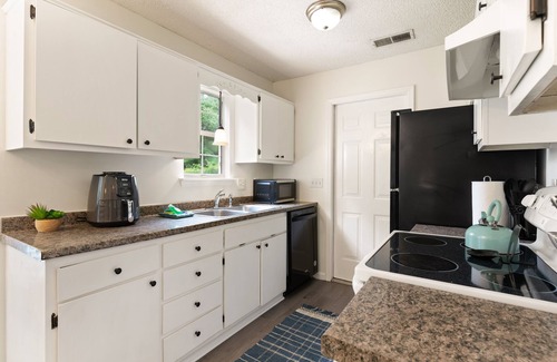 Brunswick House | Creekside Hideaway | 3 Bed, 3 Bath