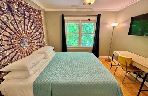 Raleigh House | Creekside Hideaway - Hot Tub, Full Kitchen - 10 min to downtown Raleigh