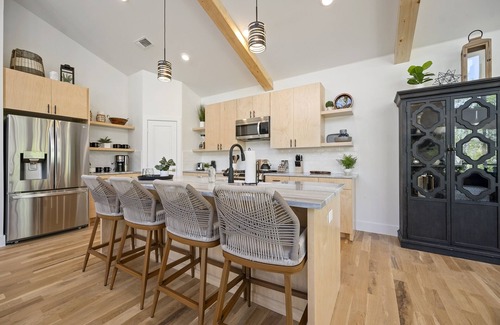 Broken Bow Cabin | Creekside Luxury | Serene Summer Evenings