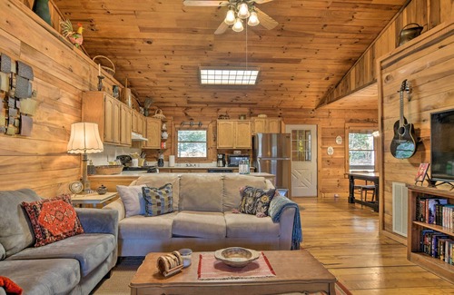 Marietta Cabin | Creekside Marietta Cabin Retreat w/Fire Pit!