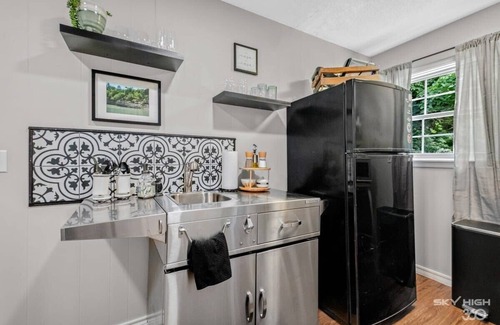 Rogers Cottage | Creekside Oasis - 5BR Retreat with Pool & Hot Tub